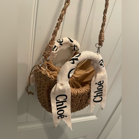 Chic Tan Woven Crossbody Bag with White Handles - Picture 3 of 8